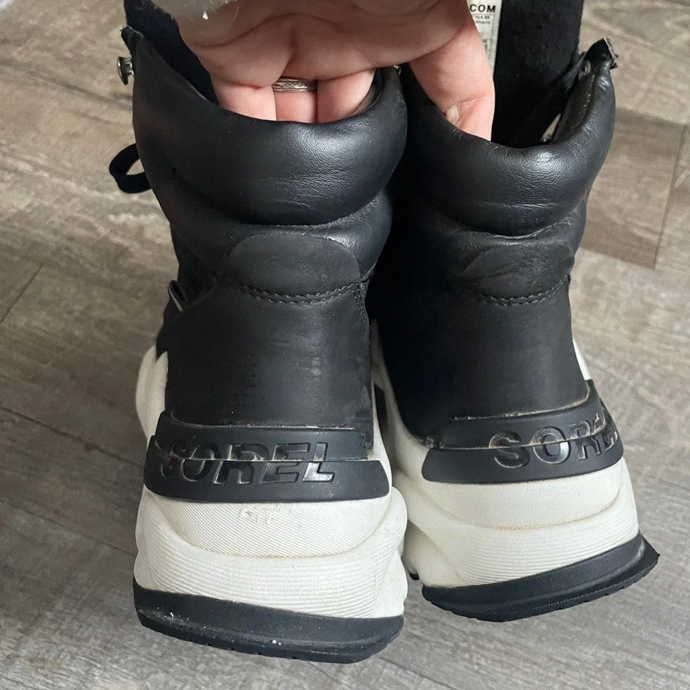 Sorel Women's Black and White‎ Athletic Shoe/Boots size 10.5